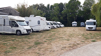Rassemblement de camping-caristes au Domaine Tesseron